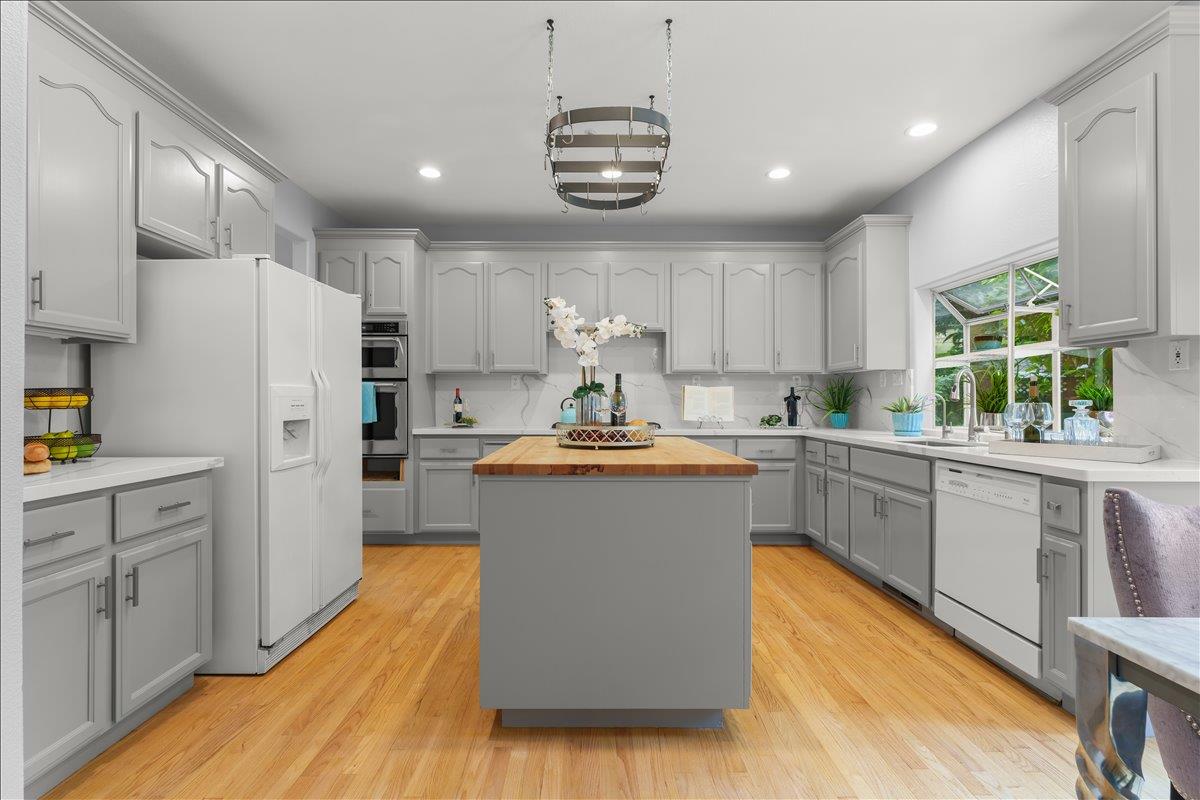 Detail Gallery Image 8 of 37 For 17115 Rosemary Cir, Morgan Hill,  CA 95037 - 4 Beds | 3 Baths