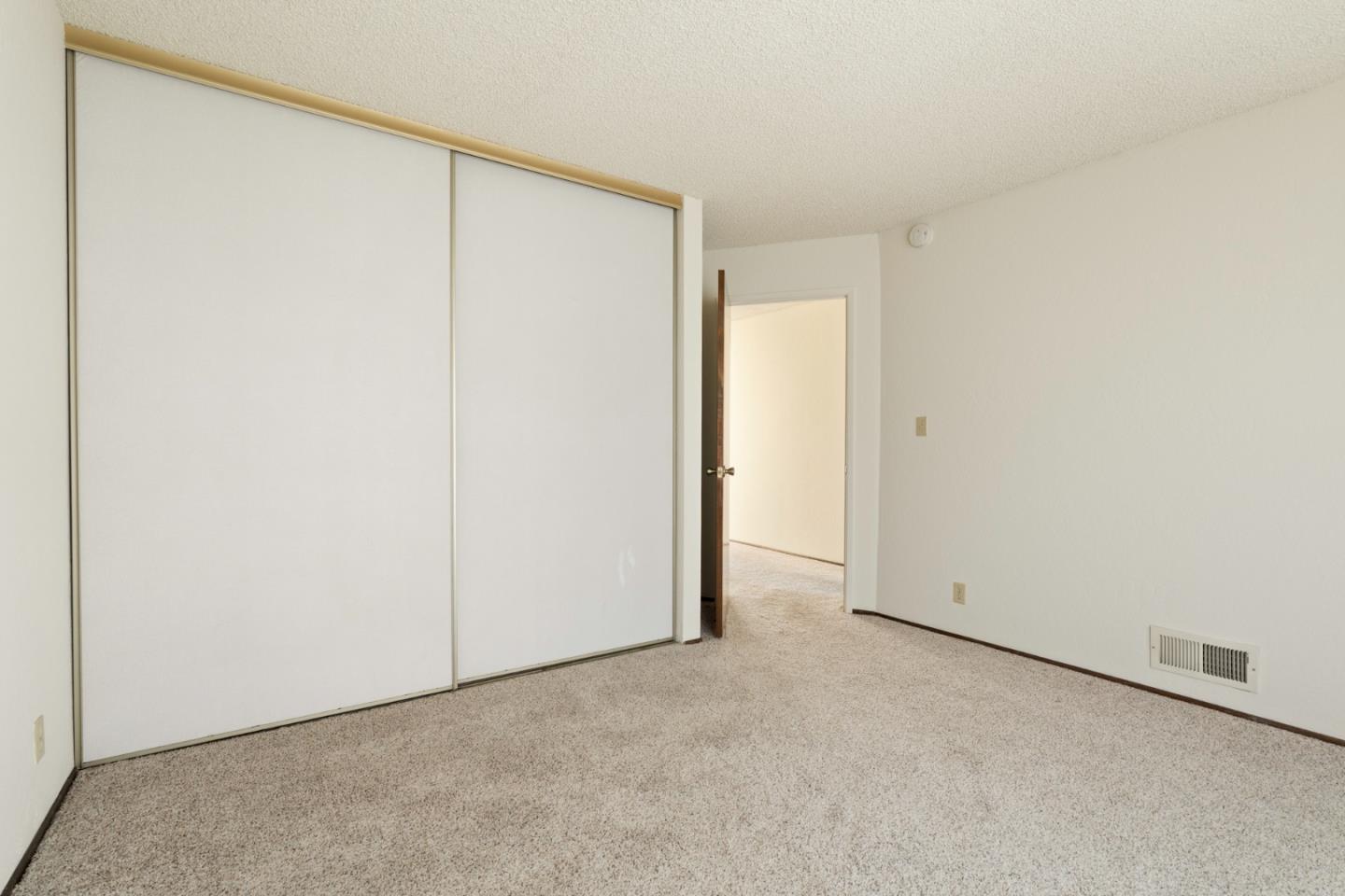 Detail Gallery Image 14 of 27 For Lisbon St, Daly City,  CA 94014 - 4 Beds | 3 Baths