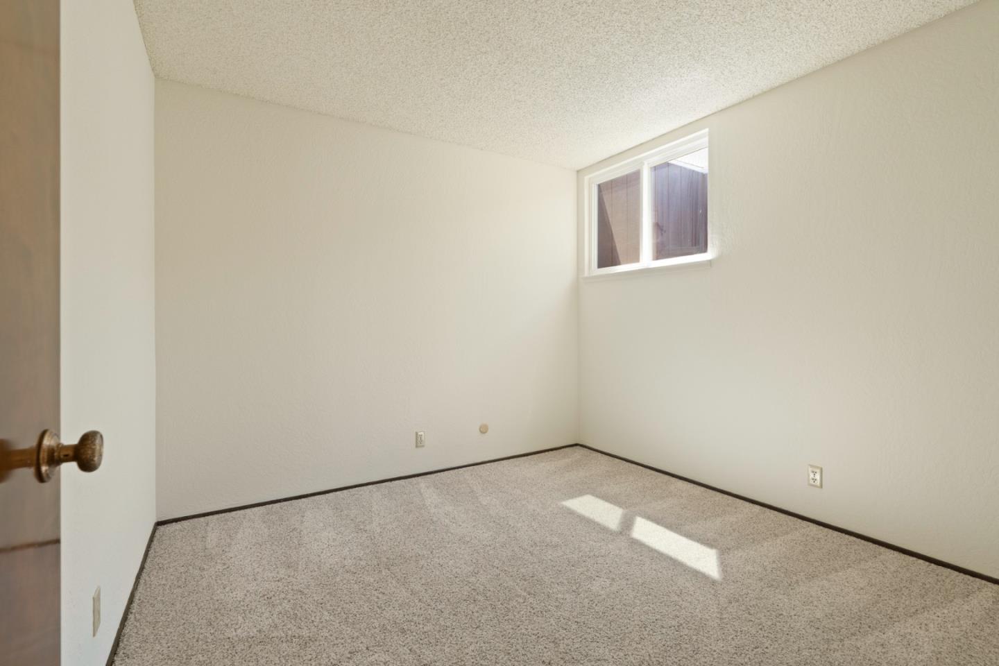 Detail Gallery Image 15 of 27 For Lisbon St, Daly City,  CA 94014 - 4 Beds | 3 Baths