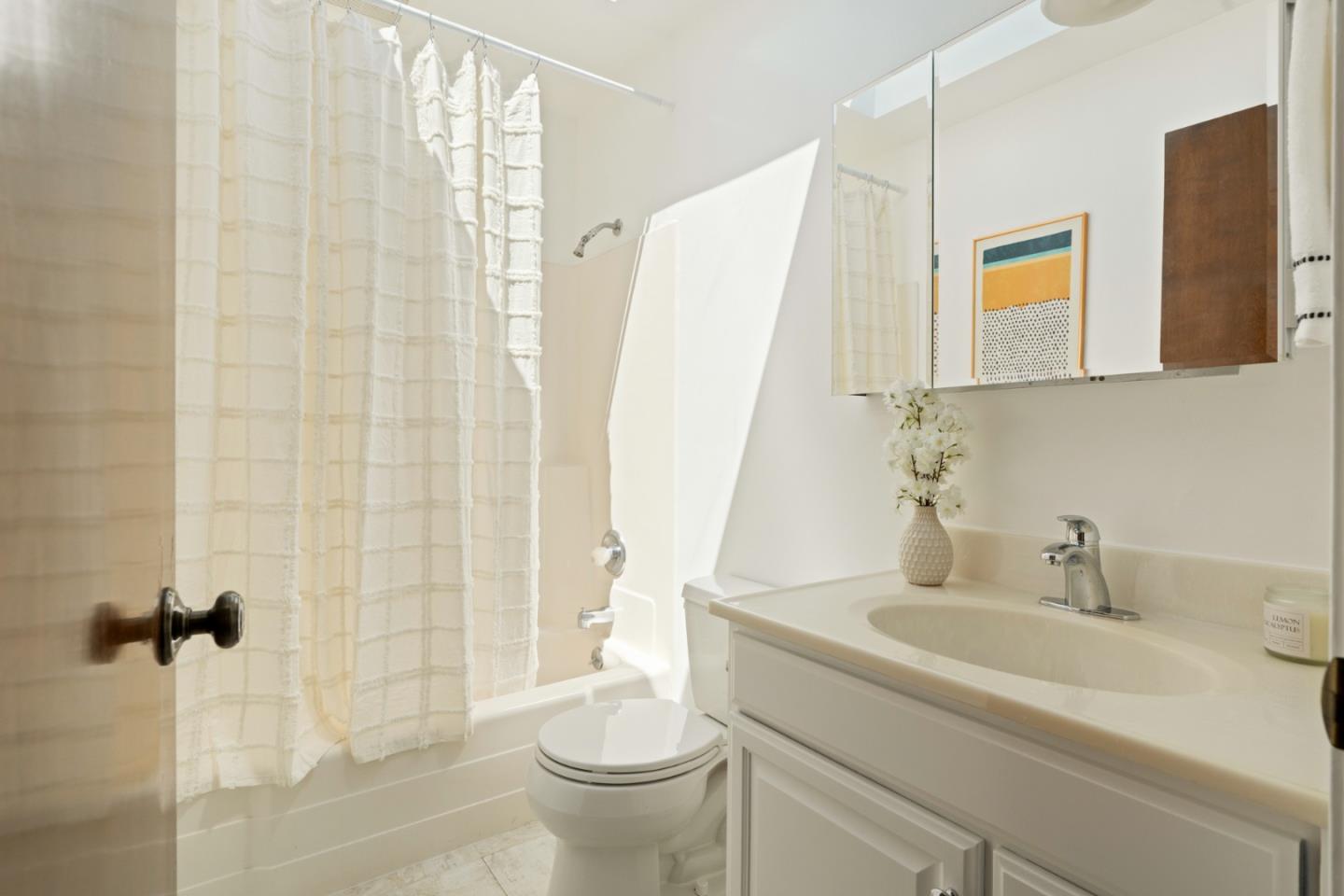 Detail Gallery Image 16 of 27 For Lisbon St, Daly City,  CA 94014 - 4 Beds | 3 Baths