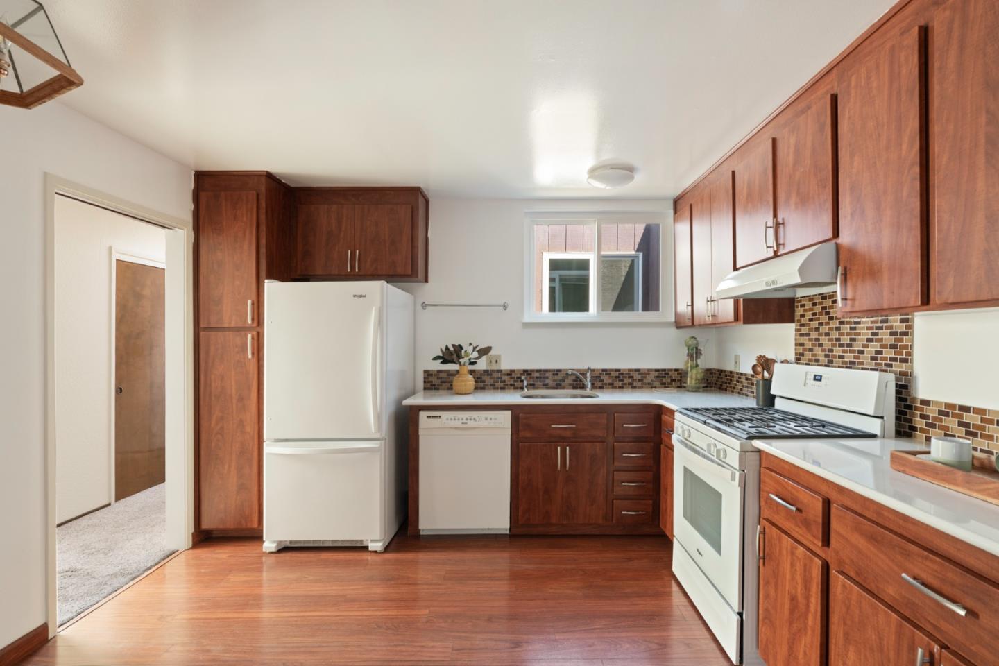 Detail Gallery Image 5 of 27 For Lisbon St, Daly City,  CA 94014 - 4 Beds | 3 Baths