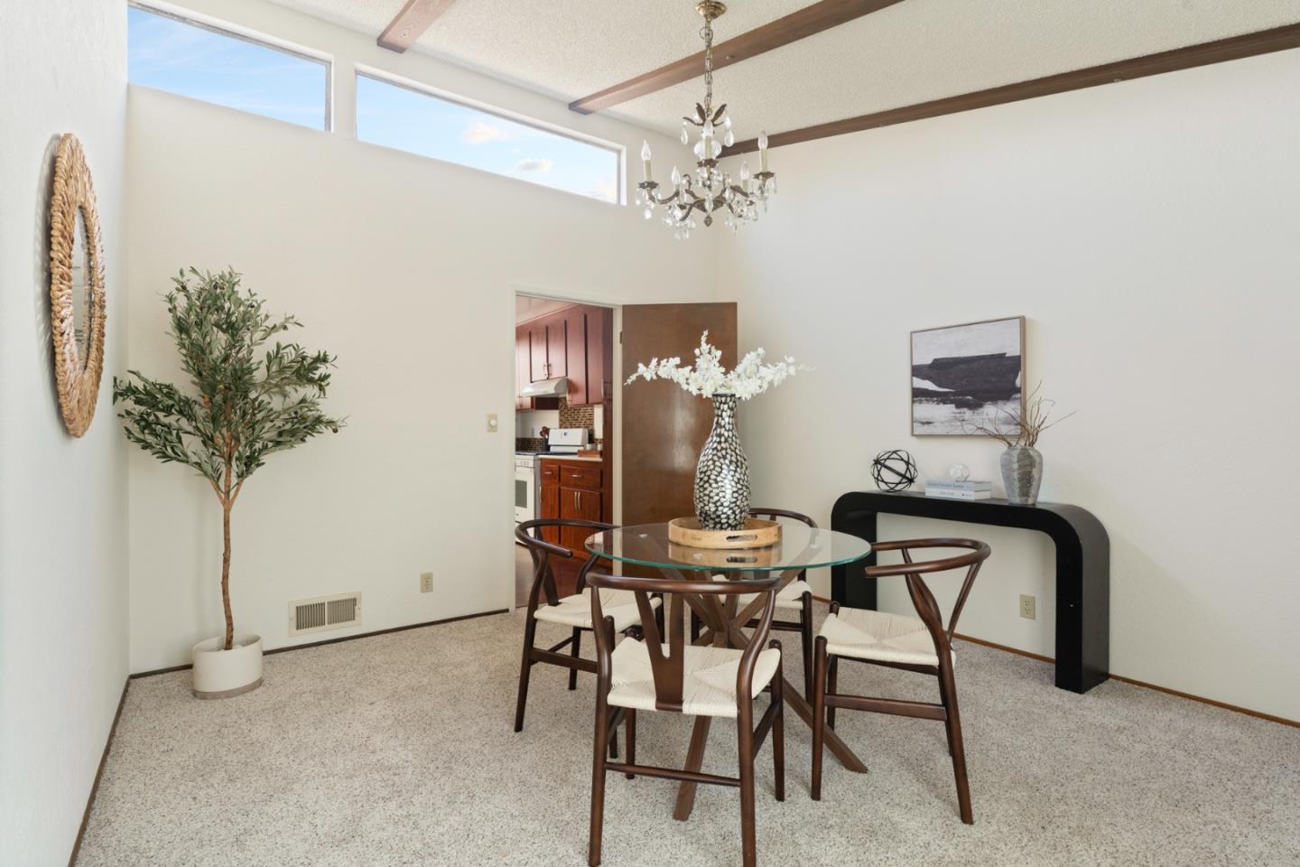 Detail Gallery Image 8 of 27 For Lisbon St, Daly City,  CA 94014 - 4 Beds | 3 Baths