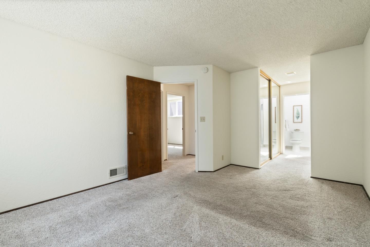 Detail Gallery Image 9 of 27 For Lisbon St, Daly City,  CA 94014 - 4 Beds | 3 Baths