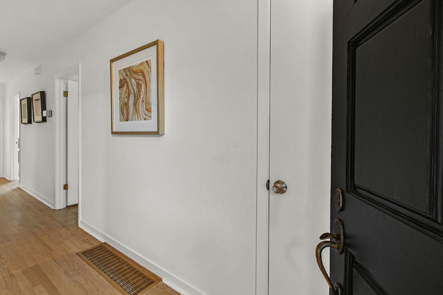 Detail Gallery Image 13 of 32 For 209 Clifton Ave, San Carlos,  CA 94070 - 3 Beds | 3 Baths