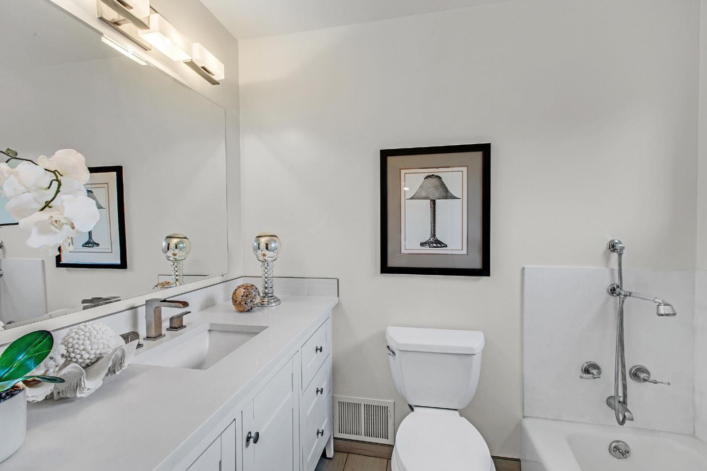 Detail Gallery Image 21 of 32 For 209 Clifton Ave, San Carlos,  CA 94070 - 3 Beds | 3 Baths