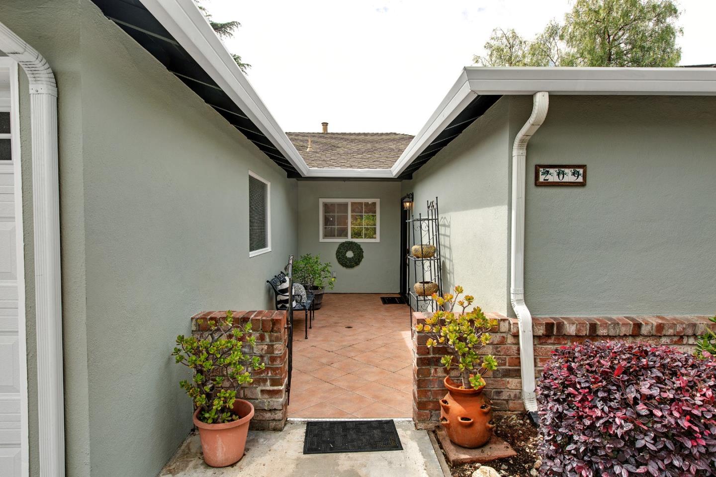 Detail Gallery Image 4 of 32 For 209 Clifton Ave, San Carlos,  CA 94070 - 3 Beds | 3 Baths