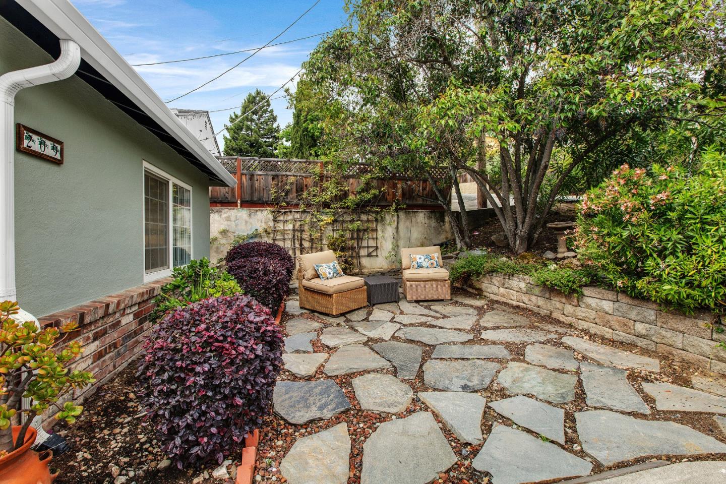 Detail Gallery Image 5 of 32 For 209 Clifton Ave, San Carlos,  CA 94070 - 3 Beds | 3 Baths