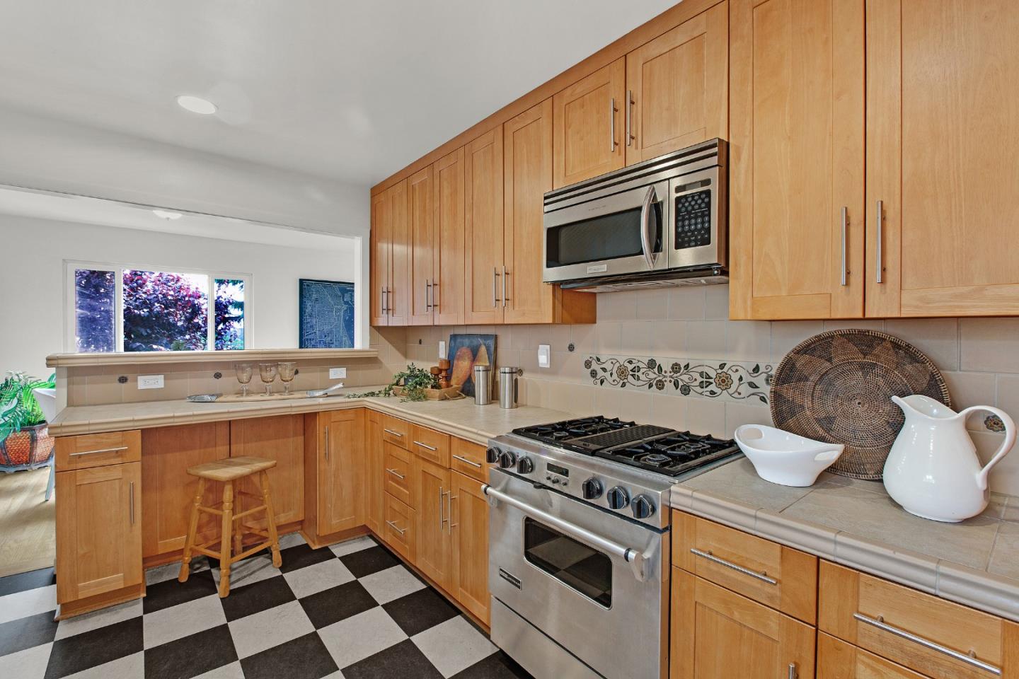 Detail Gallery Image 7 of 32 For 209 Clifton Ave, San Carlos,  CA 94070 - 3 Beds | 3 Baths