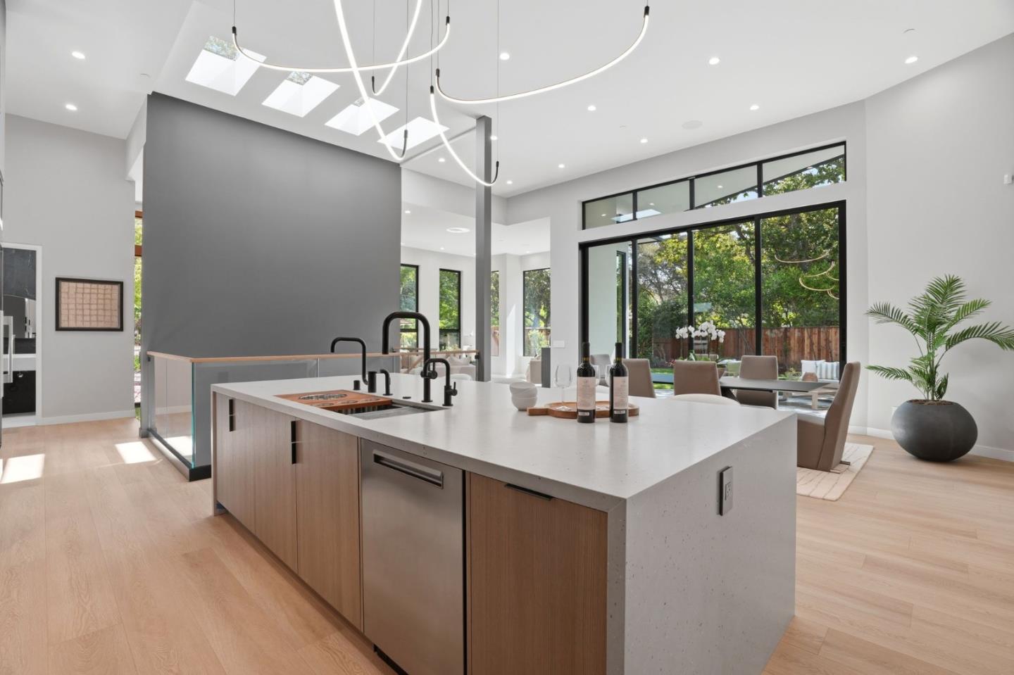 Detail Gallery Image 16 of 75 For 90 Crescent Dr, Palo Alto,  CA 94301 - 6 Beds | 5/2 Baths