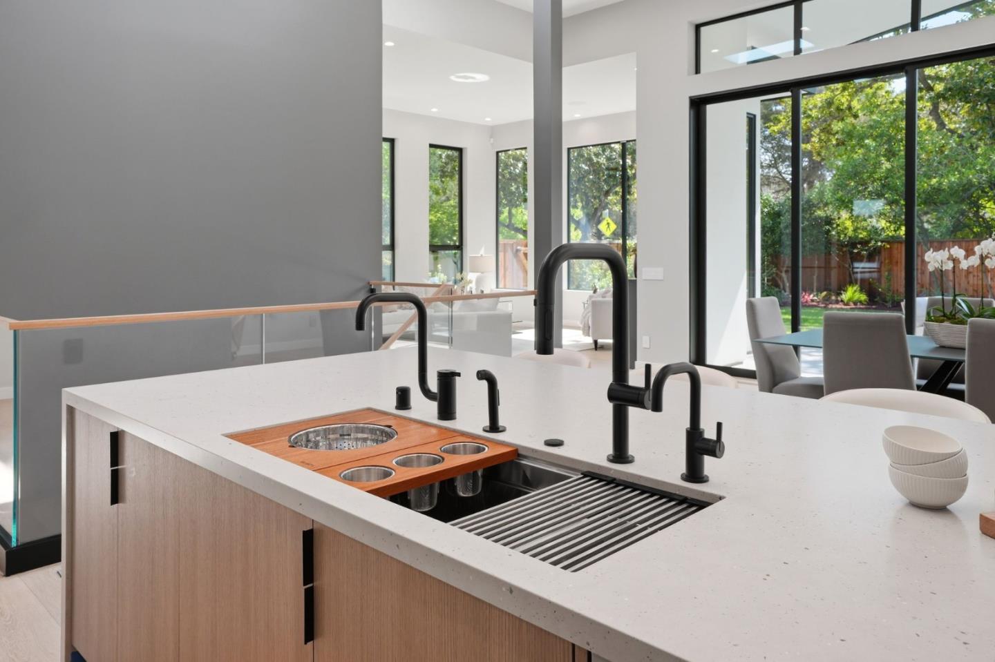 Detail Gallery Image 17 of 75 For 90 Crescent Dr, Palo Alto,  CA 94301 - 6 Beds | 5/2 Baths