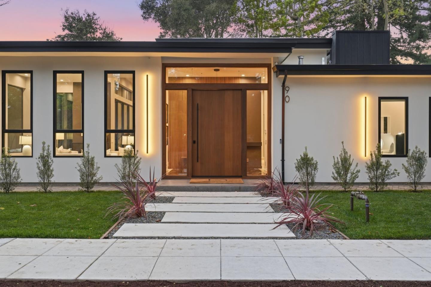 Detail Gallery Image 2 of 75 For 90 Crescent Dr, Palo Alto,  CA 94301 - 6 Beds | 5/2 Baths