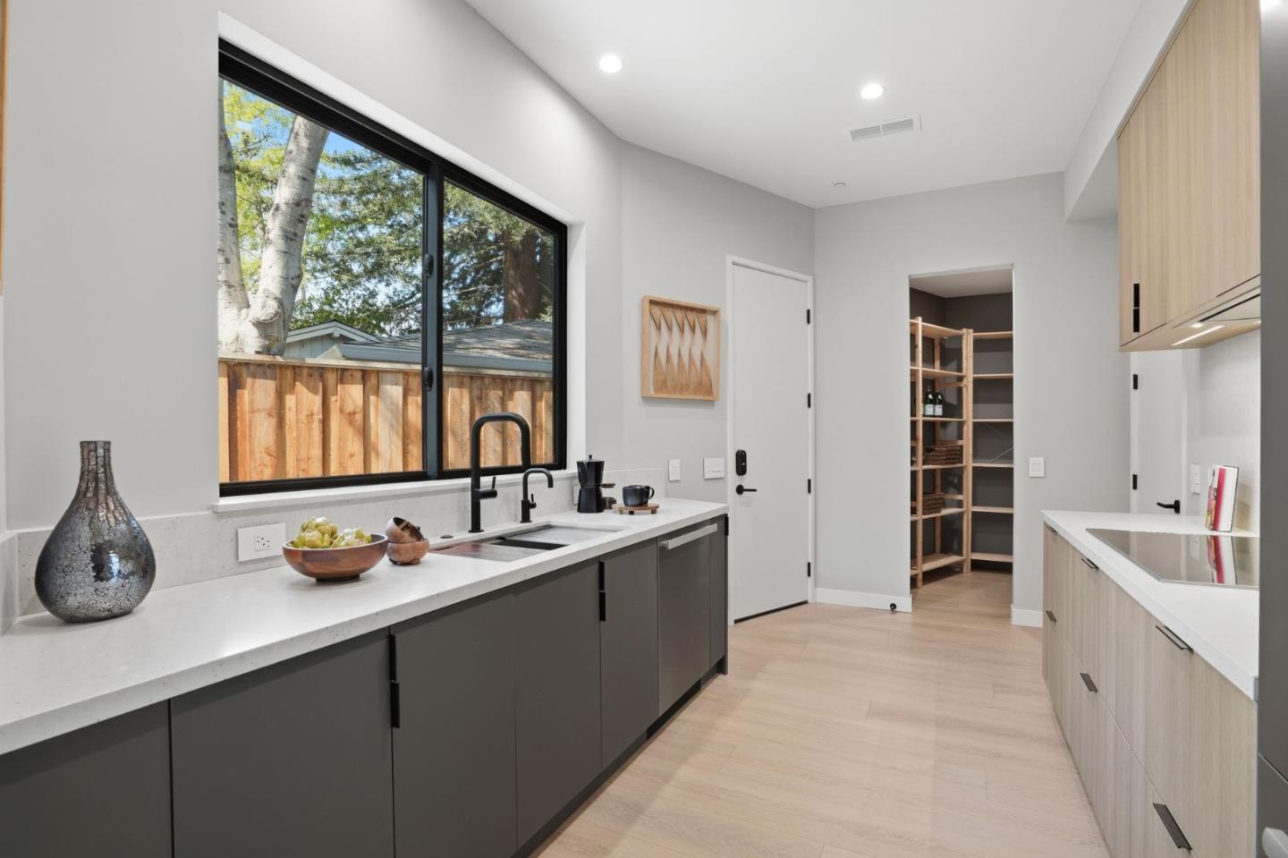 Detail Gallery Image 20 of 75 For 90 Crescent Dr, Palo Alto,  CA 94301 - 6 Beds | 5/2 Baths