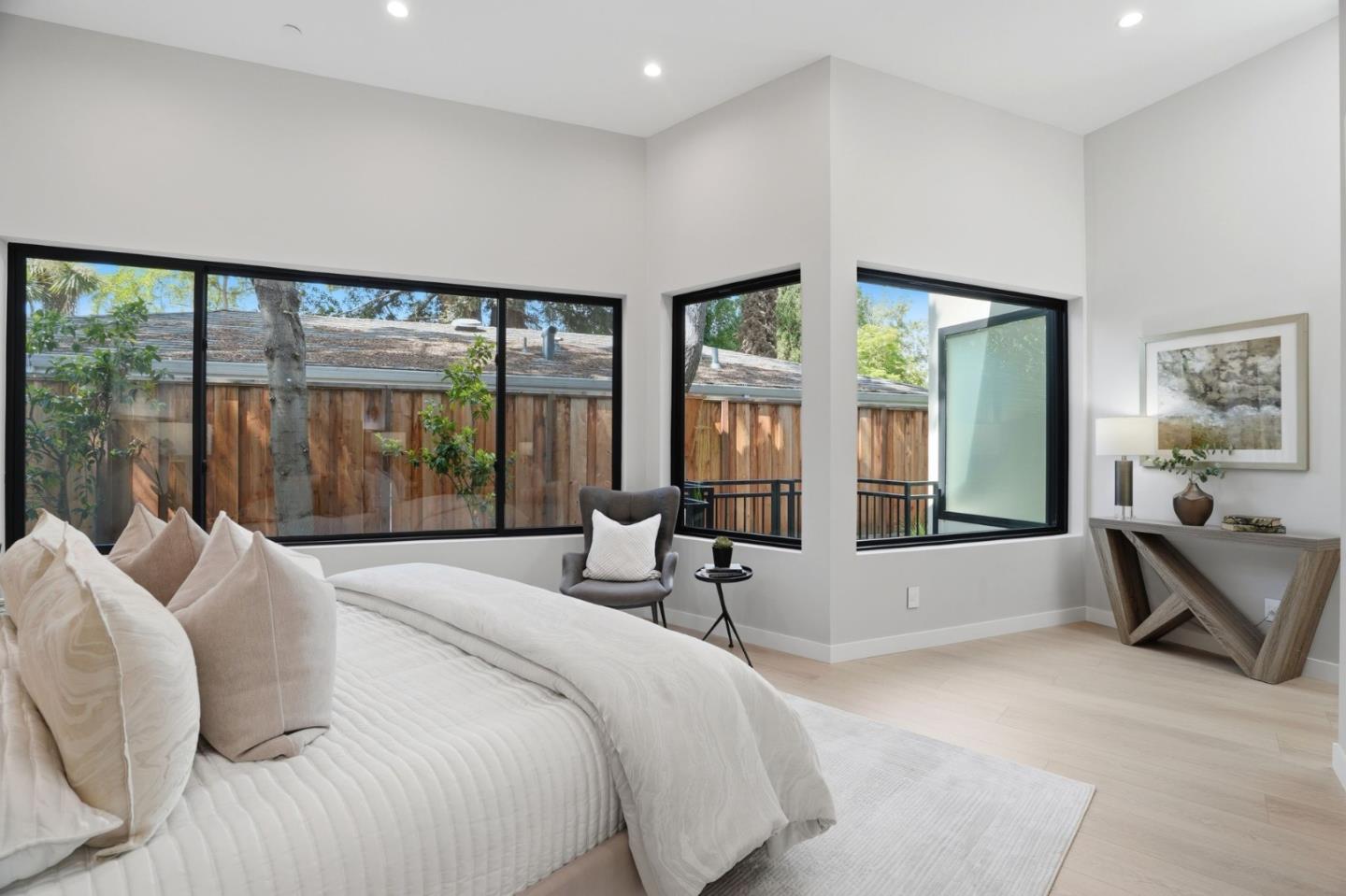 Detail Gallery Image 24 of 75 For 90 Crescent Dr, Palo Alto,  CA 94301 - 6 Beds | 5/2 Baths