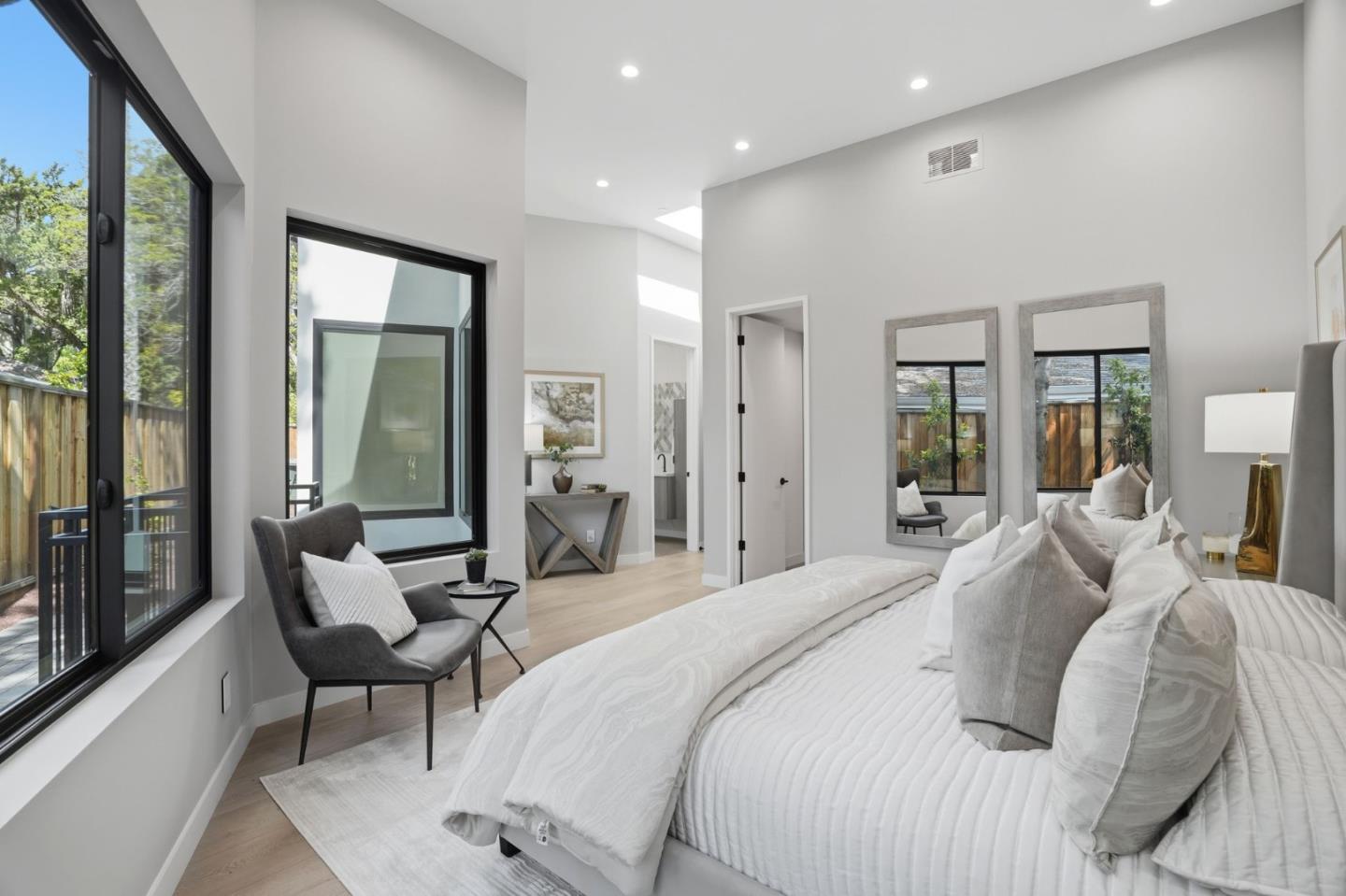 Detail Gallery Image 25 of 75 For 90 Crescent Dr, Palo Alto,  CA 94301 - 6 Beds | 5/2 Baths