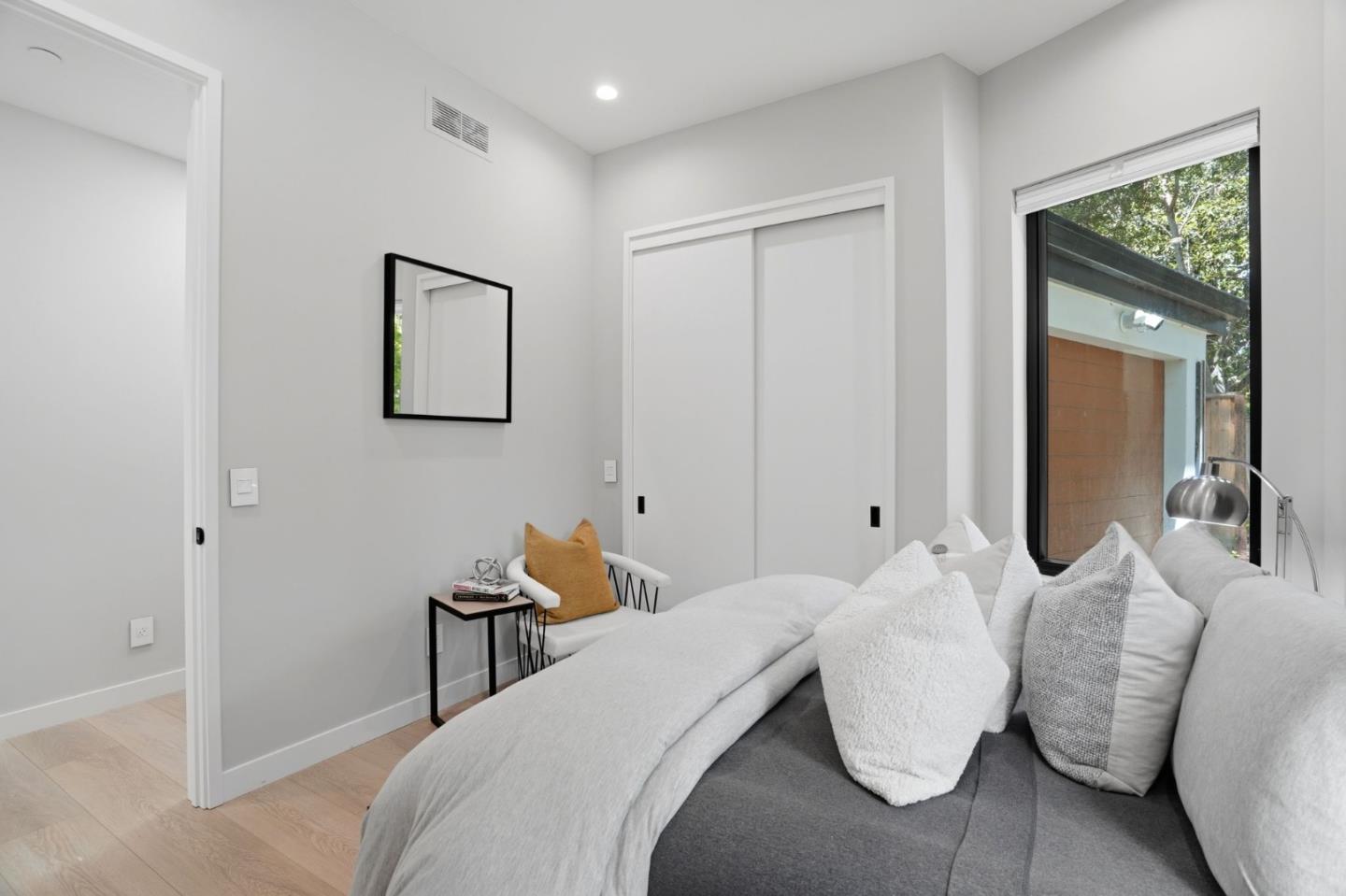 Detail Gallery Image 31 of 75 For 90 Crescent Dr, Palo Alto,  CA 94301 - 6 Beds | 5/2 Baths