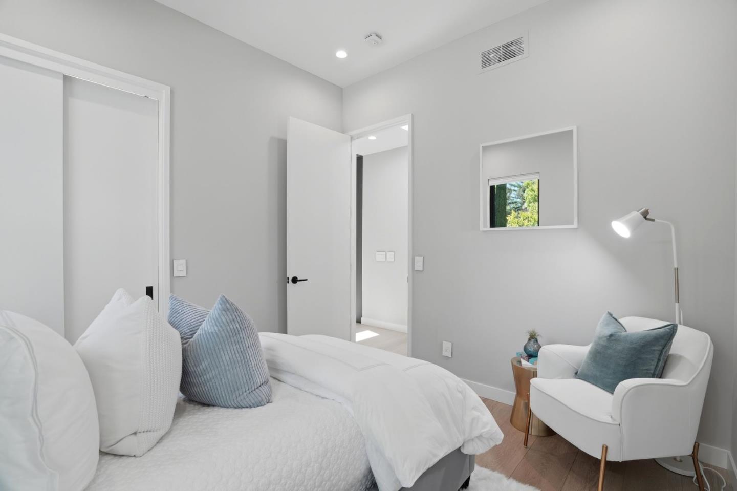 Detail Gallery Image 34 of 75 For 90 Crescent Dr, Palo Alto,  CA 94301 - 6 Beds | 5/2 Baths