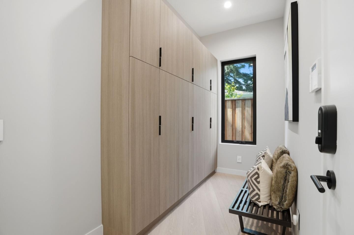 Detail Gallery Image 36 of 75 For 90 Crescent Dr, Palo Alto,  CA 94301 - 6 Beds | 5/2 Baths