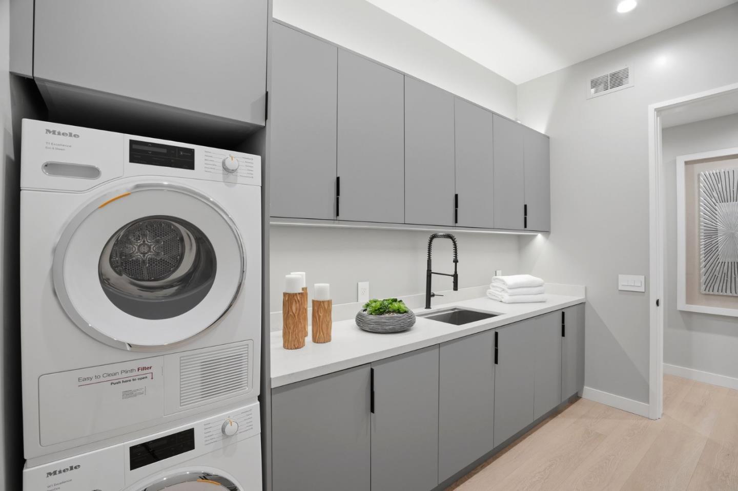 Detail Gallery Image 49 of 75 For 90 Crescent Dr, Palo Alto,  CA 94301 - 6 Beds | 5/2 Baths