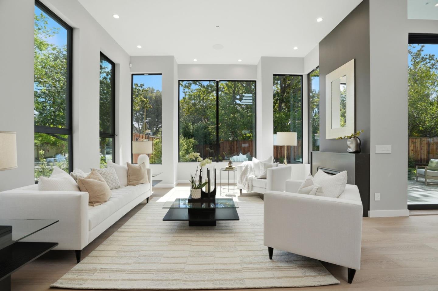 Detail Gallery Image 5 of 75 For 90 Crescent Dr, Palo Alto,  CA 94301 - 6 Beds | 5/2 Baths