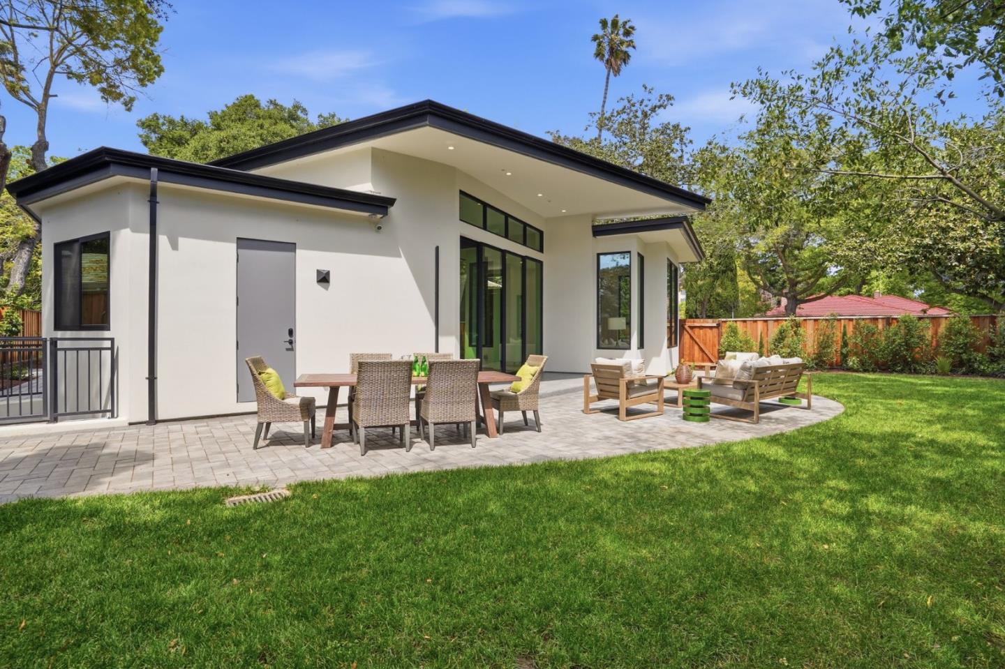 Detail Gallery Image 64 of 75 For 90 Crescent Dr, Palo Alto,  CA 94301 - 6 Beds | 5/2 Baths