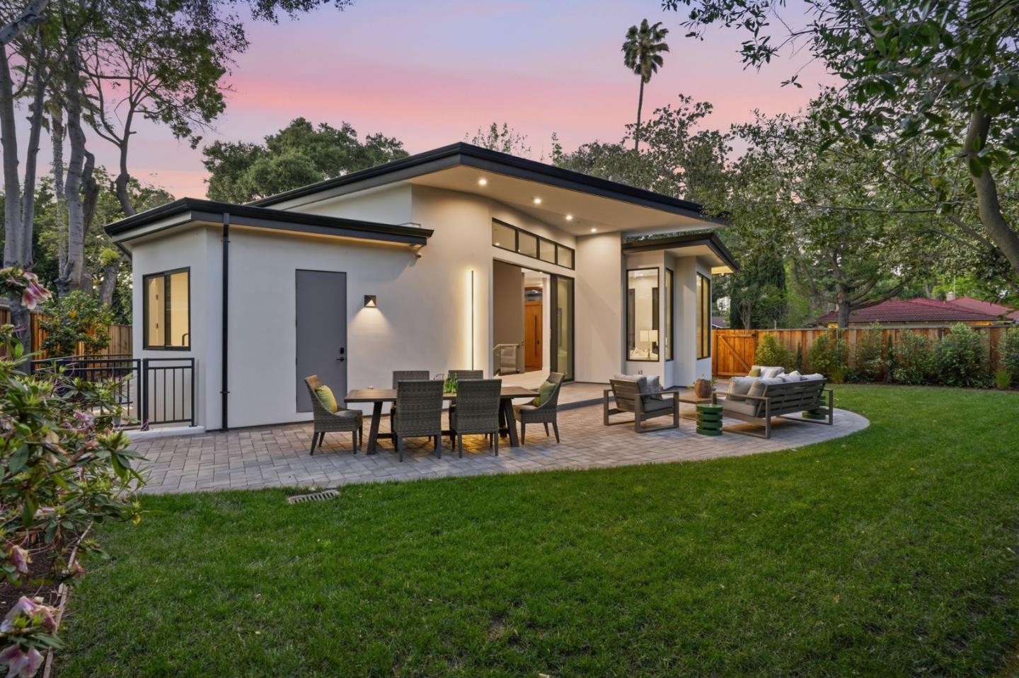 Detail Gallery Image 65 of 75 For 90 Crescent Dr, Palo Alto,  CA 94301 - 6 Beds | 5/2 Baths