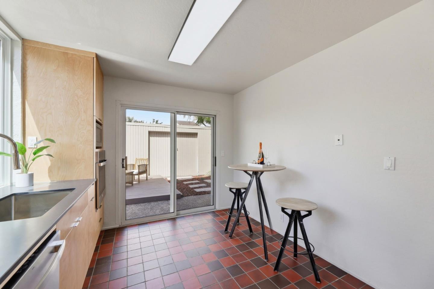 Detail Gallery Image 16 of 37 For 518 N Castlerock Ter, Sunnyvale,  CA 94087 - 3 Beds | 2/1 Baths