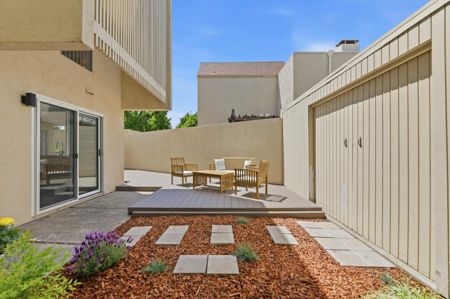 Detail Gallery Image 32 of 37 For 518 N Castlerock Ter, Sunnyvale,  CA 94087 - 3 Beds | 2/1 Baths