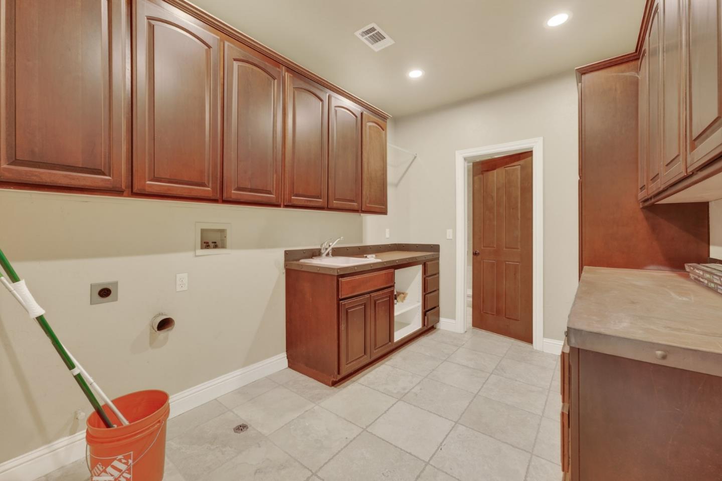 Detail Gallery Image 15 of 67 For 5317 Mesa Dr, Oakdale,  CA 95361 - 5 Beds | 4 Baths