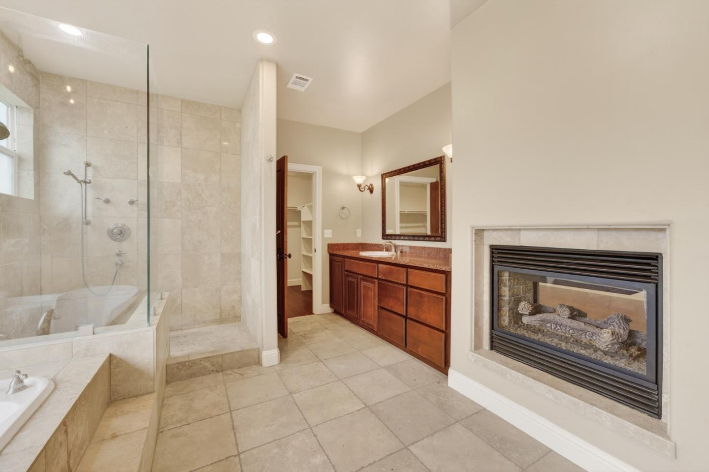 Detail Gallery Image 32 of 67 For 5317 Mesa Dr, Oakdale,  CA 95361 - 5 Beds | 4 Baths