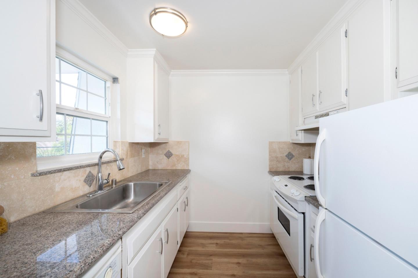 Detail Gallery Image 10 of 17 For 1915 Mount Vernon Ct #15,  Mountain View,  CA 94040 - 1 Beds | 1 Baths