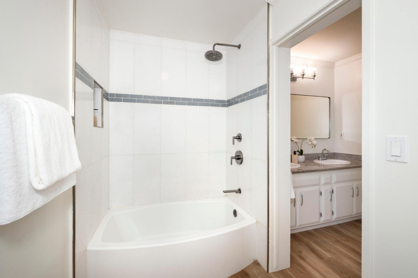 Detail Gallery Image 13 of 17 For 1915 Mount Vernon Ct #15,  Mountain View,  CA 94040 - 1 Beds | 1 Baths