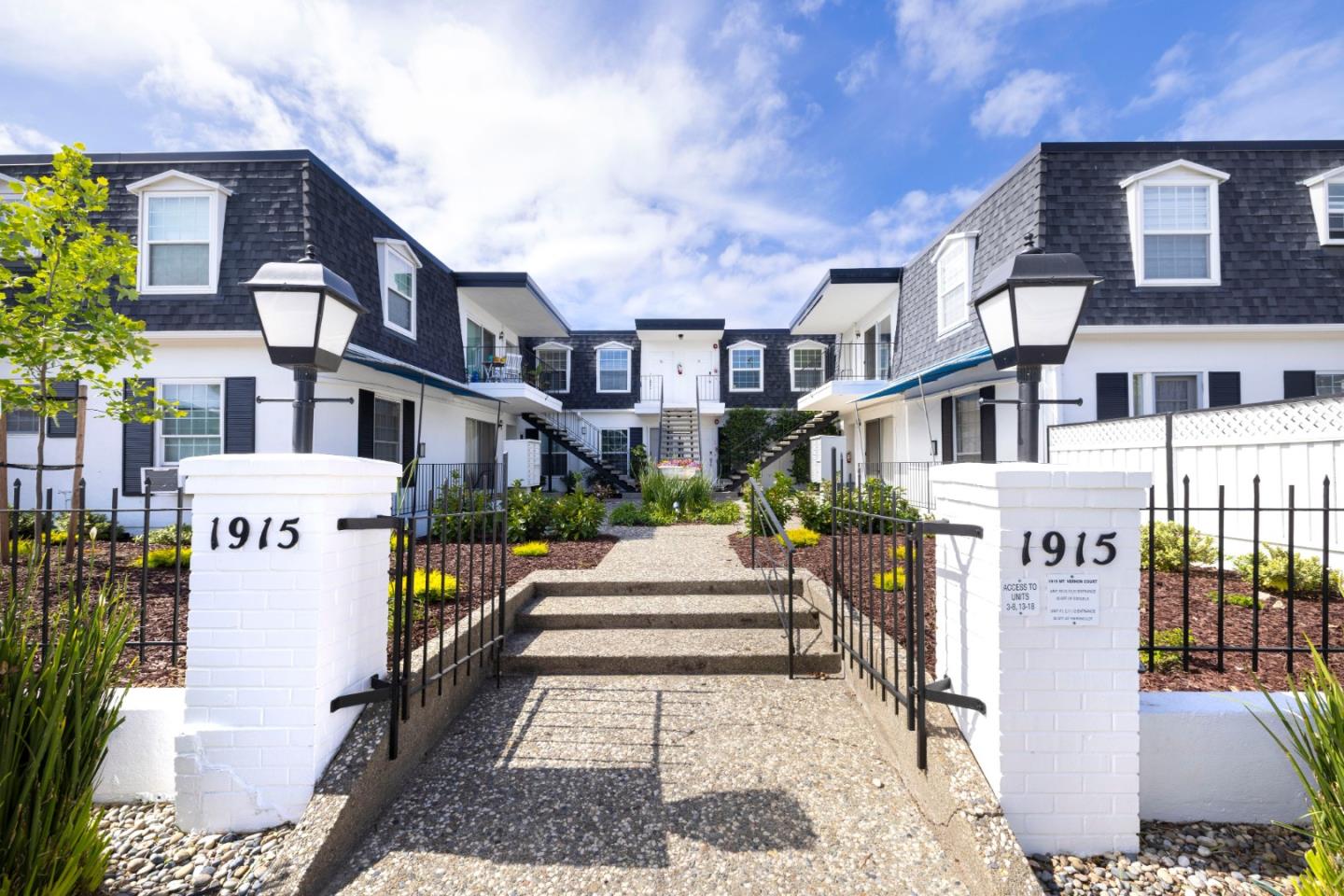 Detail Gallery Image 2 of 17 For 1915 Mount Vernon Ct #15,  Mountain View,  CA 94040 - 1 Beds | 1 Baths