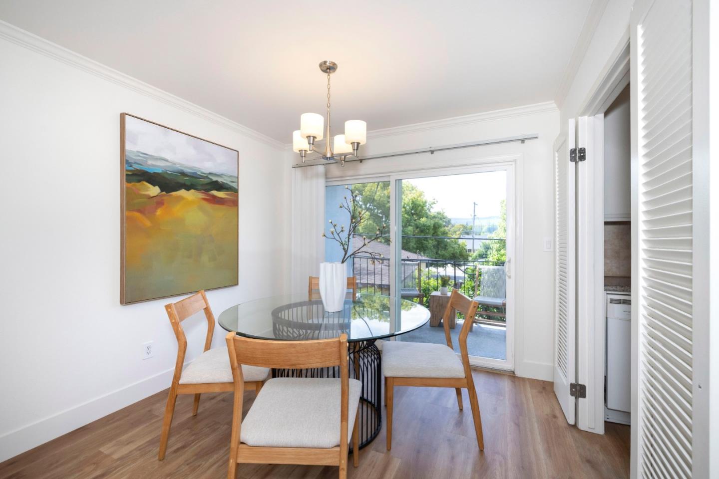 Detail Gallery Image 7 of 17 For 1915 Mount Vernon Ct #15,  Mountain View,  CA 94040 - 1 Beds | 1 Baths