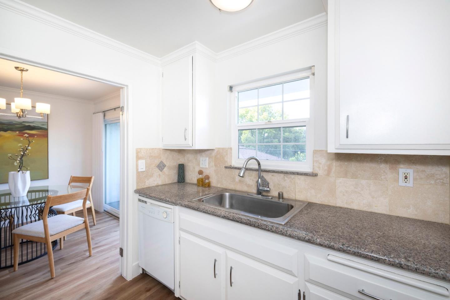 Detail Gallery Image 9 of 17 For 1915 Mount Vernon Ct #15,  Mountain View,  CA 94040 - 1 Beds | 1 Baths