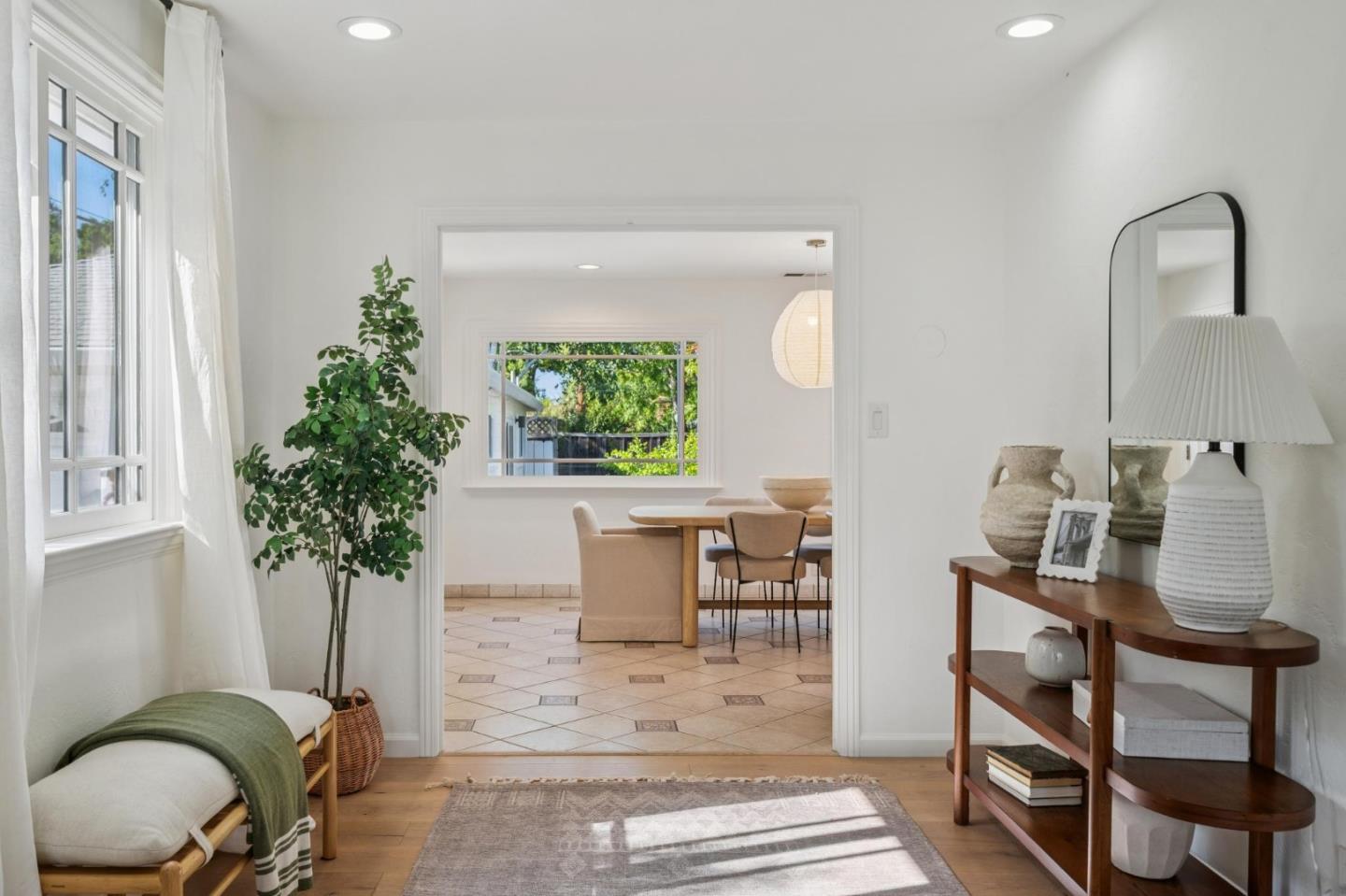 Detail Gallery Image 14 of 31 For 1244 Rose Ave, Mountain View,  CA 94040 - 4 Beds | 2 Baths