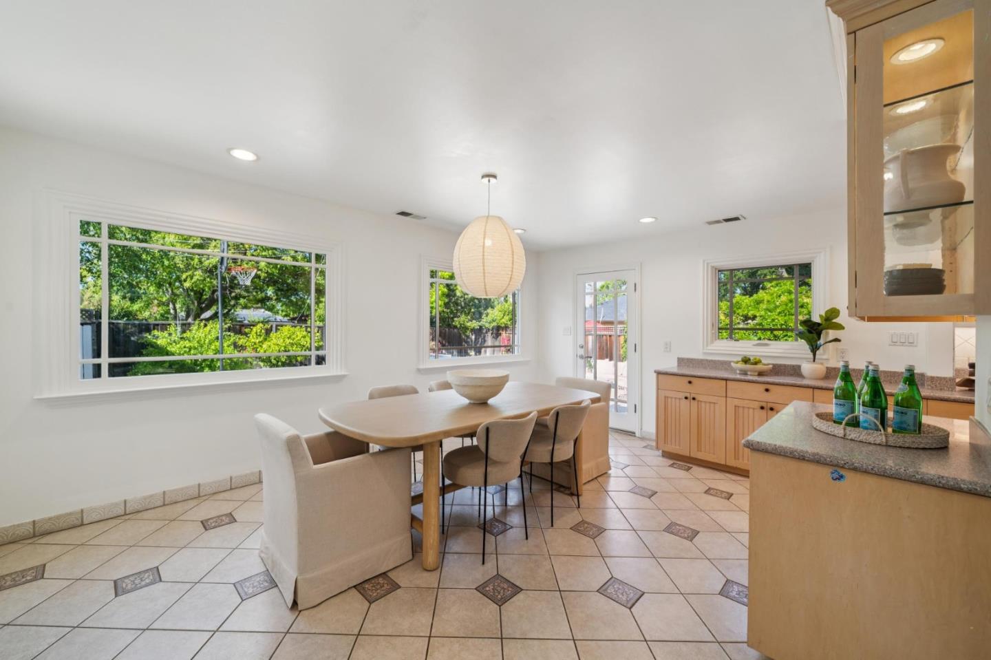 Detail Gallery Image 15 of 31 For 1244 Rose Ave, Mountain View,  CA 94040 - 4 Beds | 2 Baths