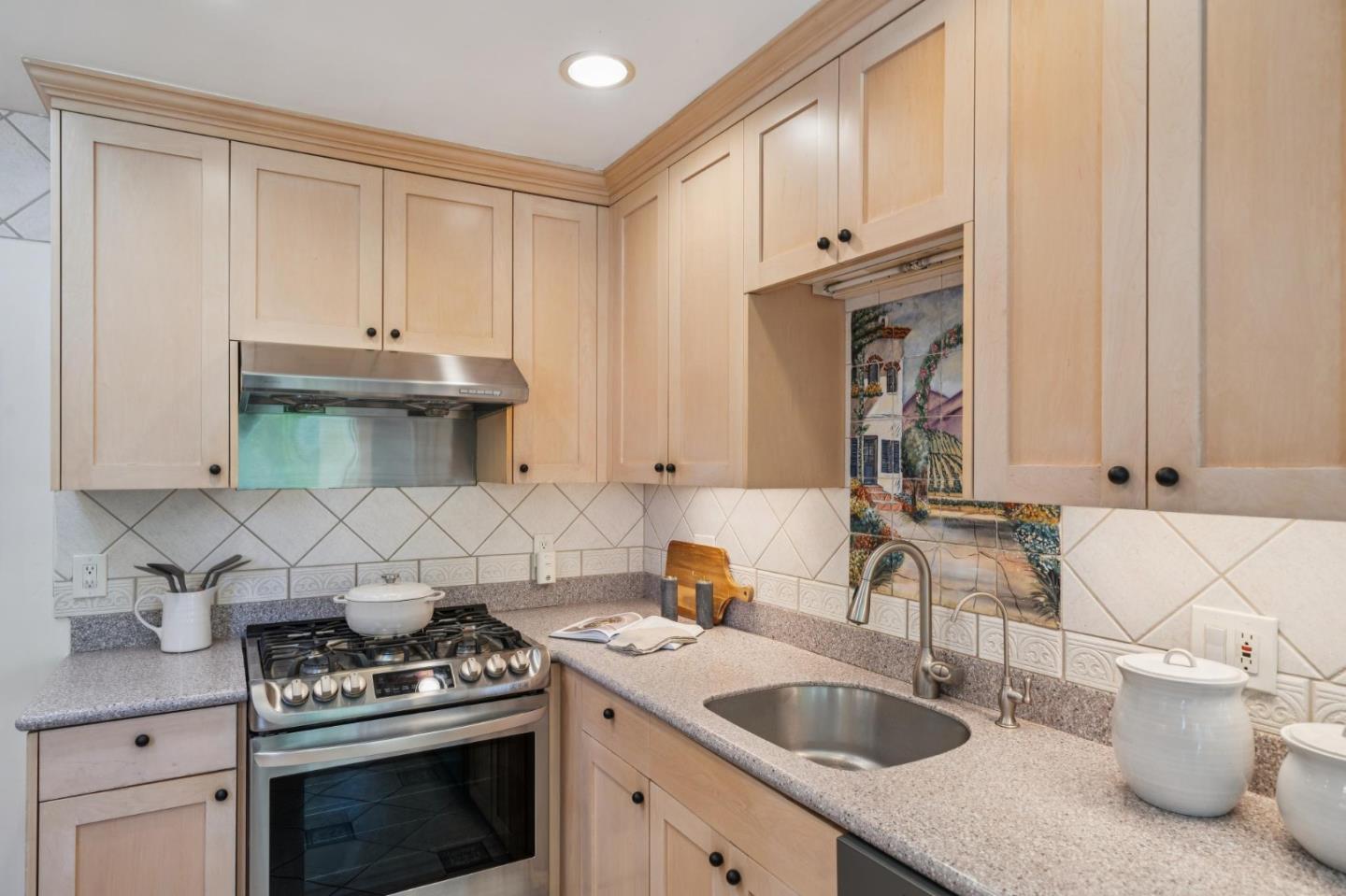 Detail Gallery Image 16 of 31 For 1244 Rose Ave, Mountain View,  CA 94040 - 4 Beds | 2 Baths