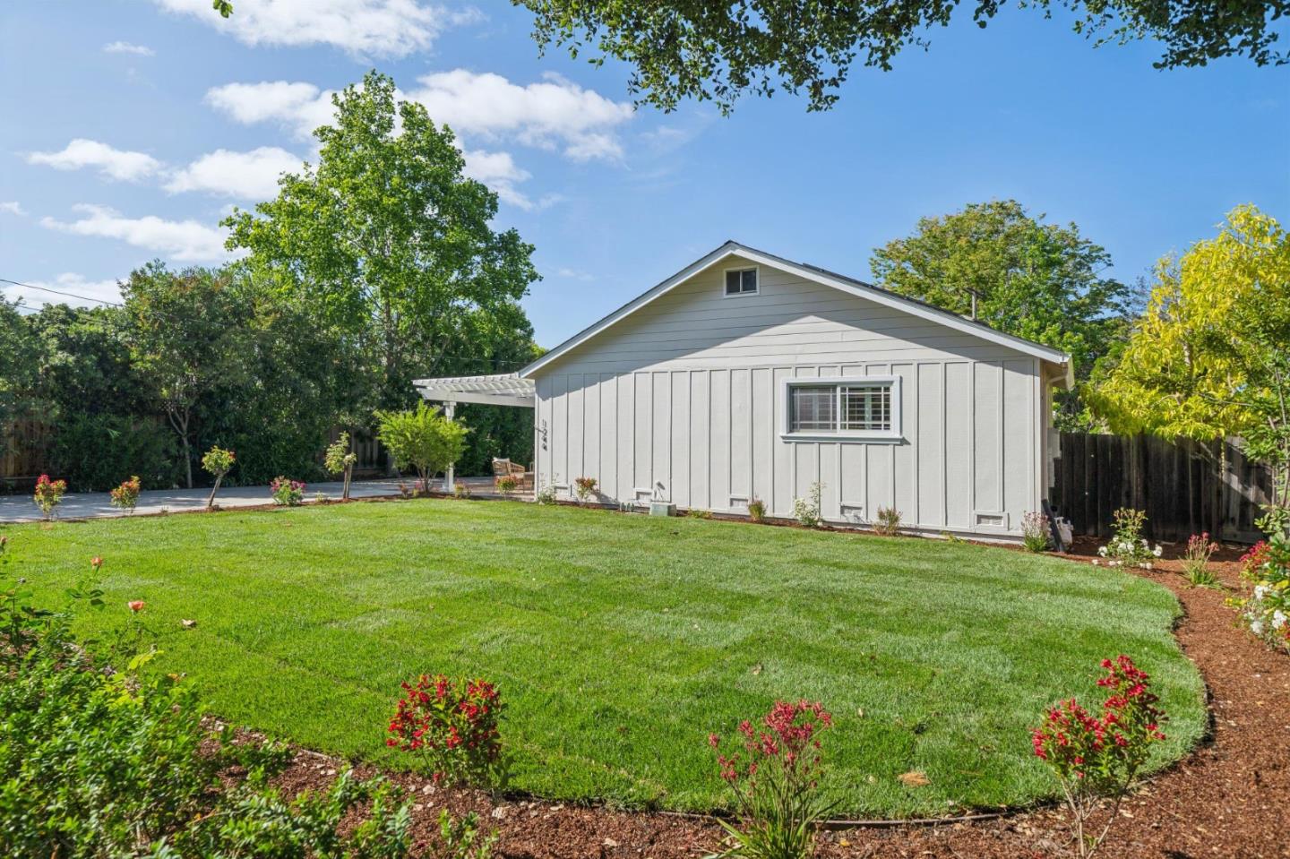 Detail Gallery Image 2 of 31 For 1244 Rose Ave, Mountain View,  CA 94040 - 4 Beds | 2 Baths