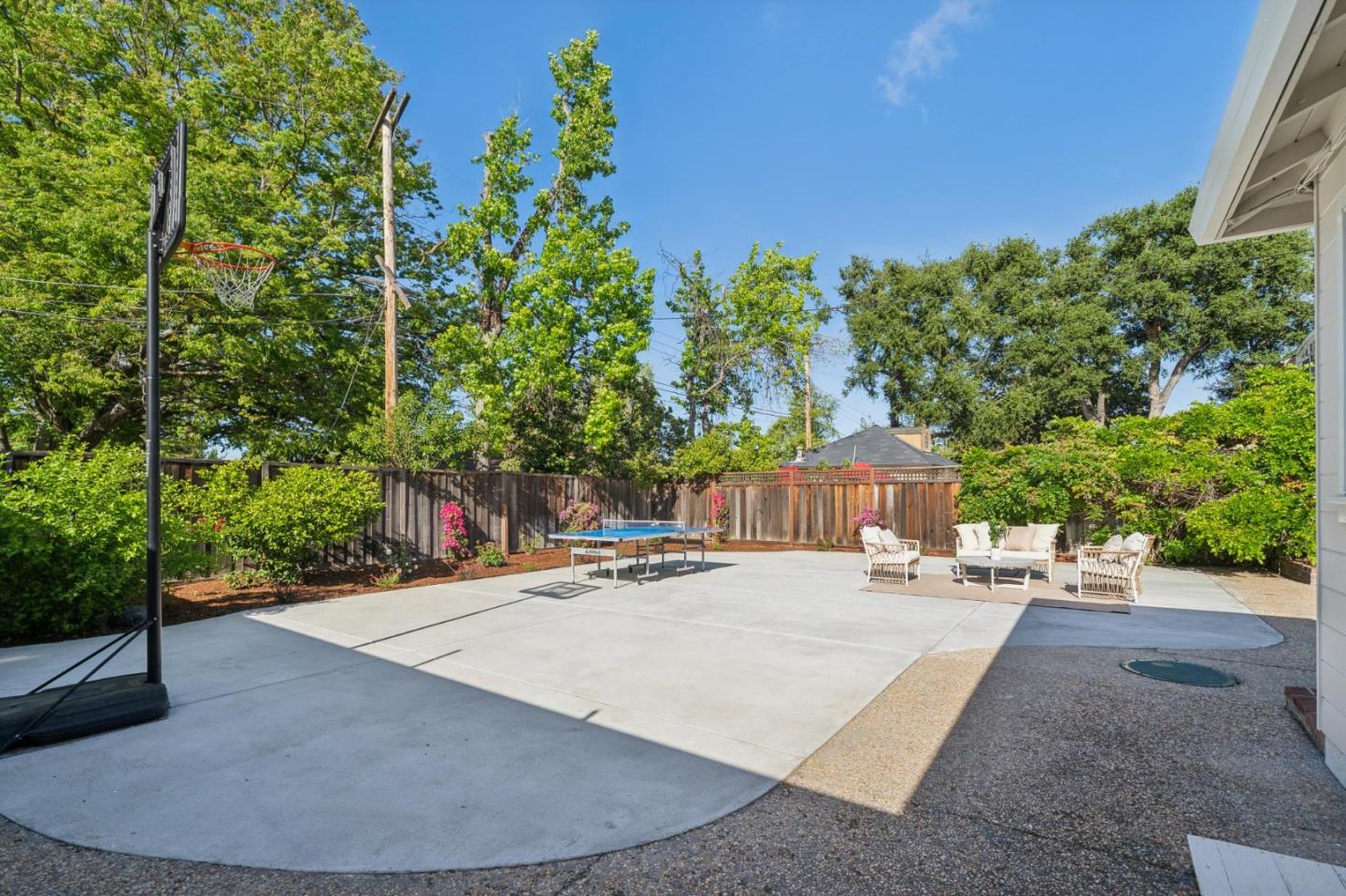 Detail Gallery Image 26 of 31 For 1244 Rose Ave, Mountain View,  CA 94040 - 4 Beds | 2 Baths