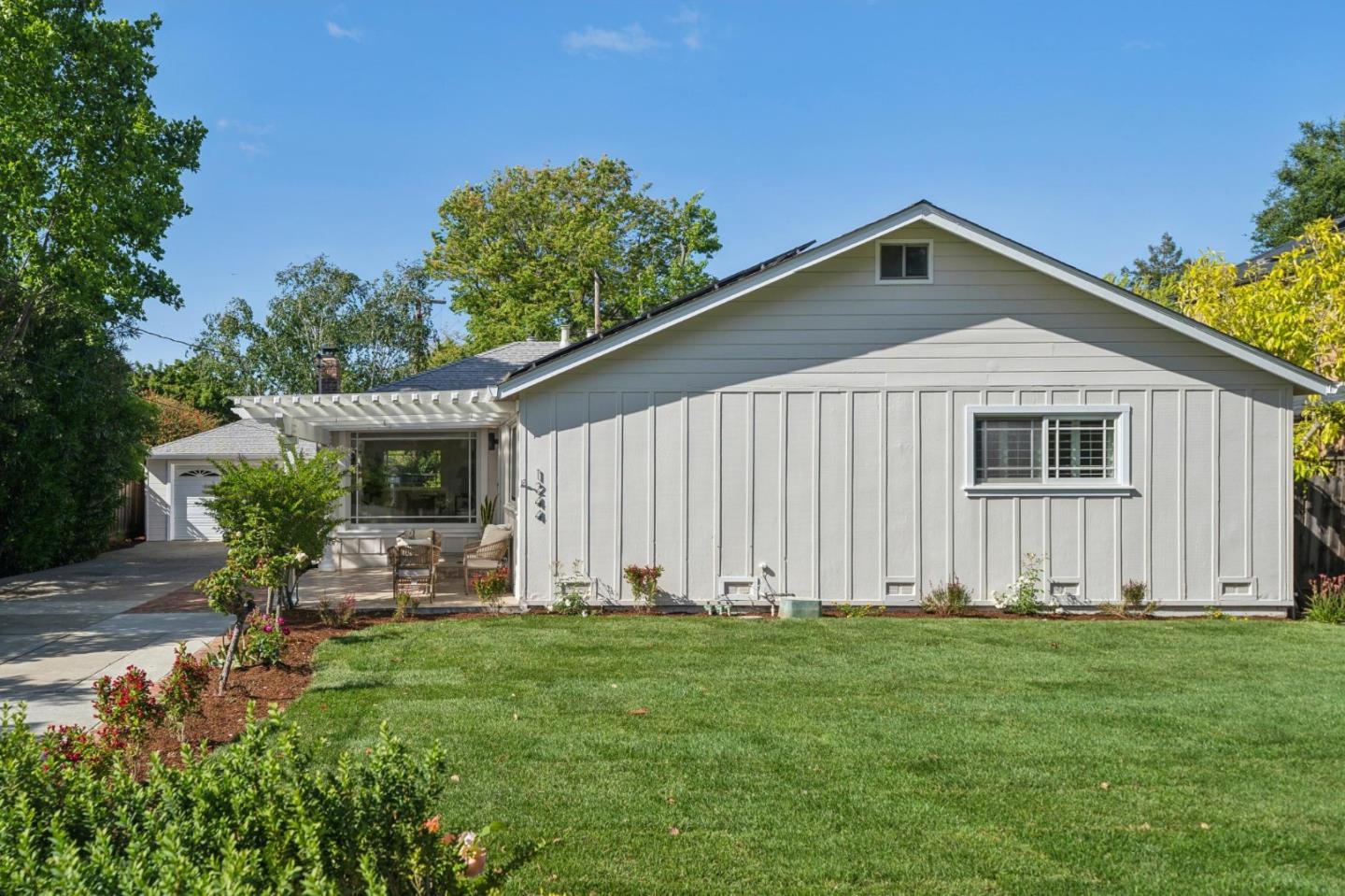 Detail Gallery Image 3 of 31 For 1244 Rose Ave, Mountain View,  CA 94040 - 4 Beds | 2 Baths