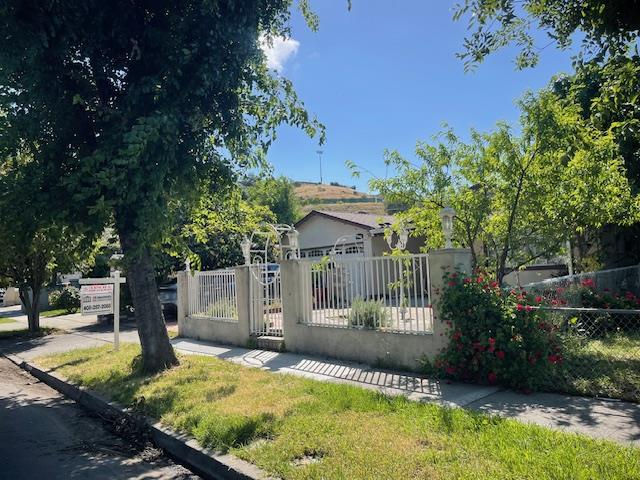 Detail Gallery Image 3 of 4 For 416 Harmony Ln, San Jose,  CA 95111 - 4 Beds | 2 Baths