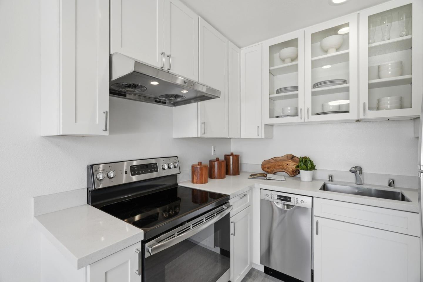 Detail Gallery Image 14 of 29 For 570 Vista Ave, Palo Alto,  CA 94306 - 2 Beds | 1 Baths