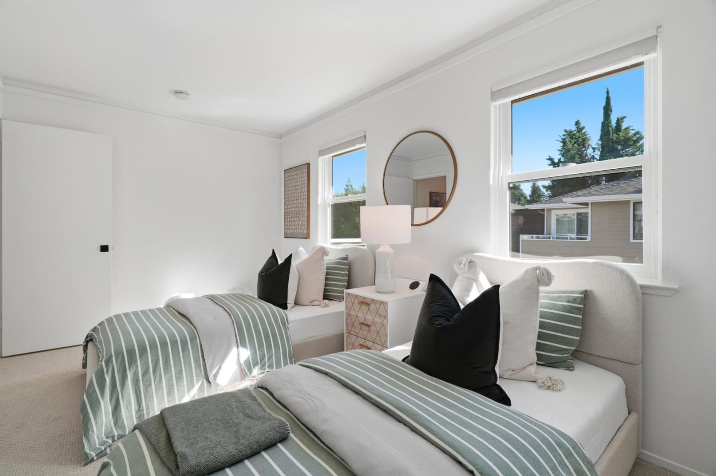 Detail Gallery Image 21 of 29 For 570 Vista Ave, Palo Alto,  CA 94306 - 2 Beds | 1 Baths