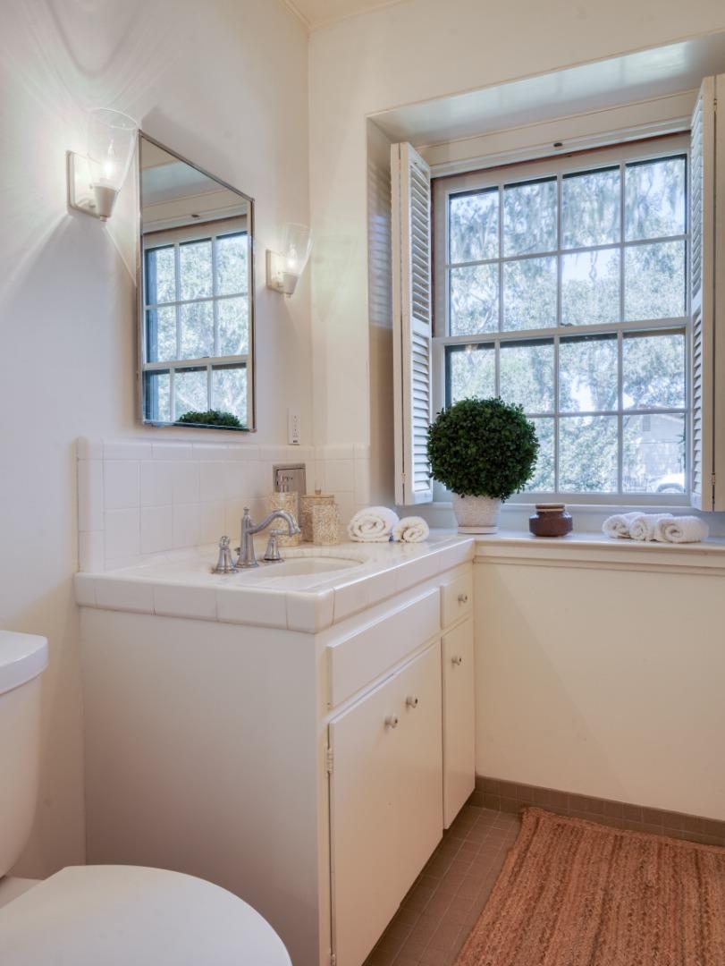 Detail Gallery Image 17 of 51 For 150 Littlefield Rd, Monterey,  CA 93940 - 3 Beds | 3 Baths