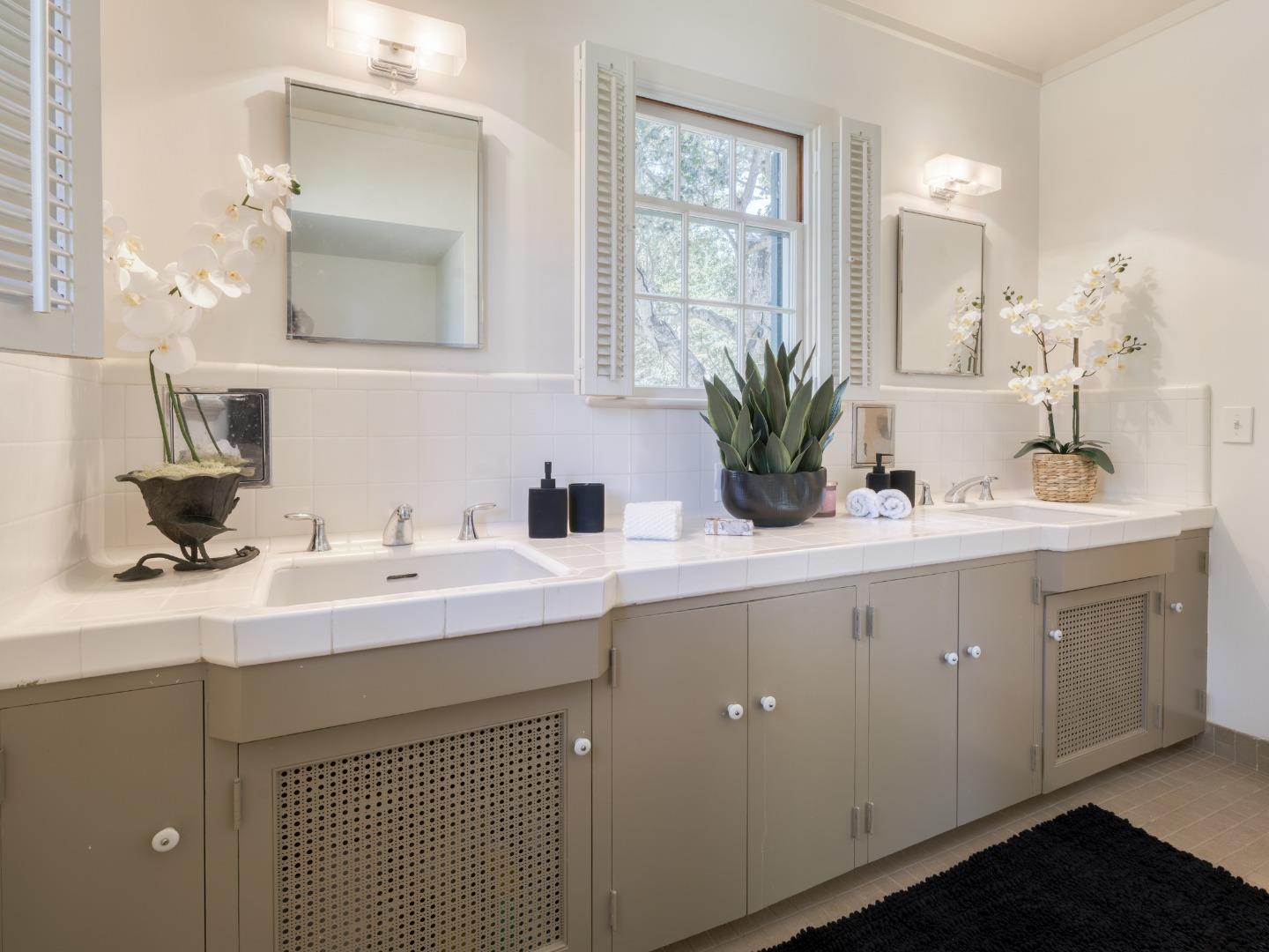 Detail Gallery Image 22 of 51 For 150 Littlefield Rd, Monterey,  CA 93940 - 3 Beds | 3 Baths