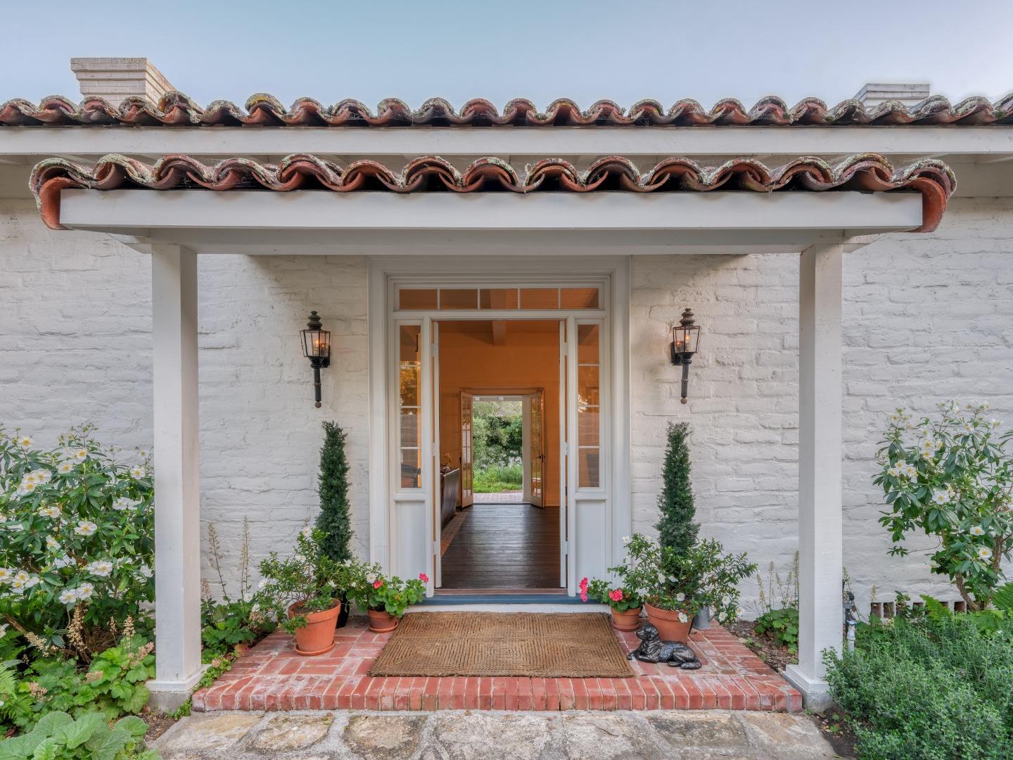 Detail Gallery Image 3 of 51 For 150 Littlefield Rd, Monterey,  CA 93940 - 3 Beds | 3 Baths