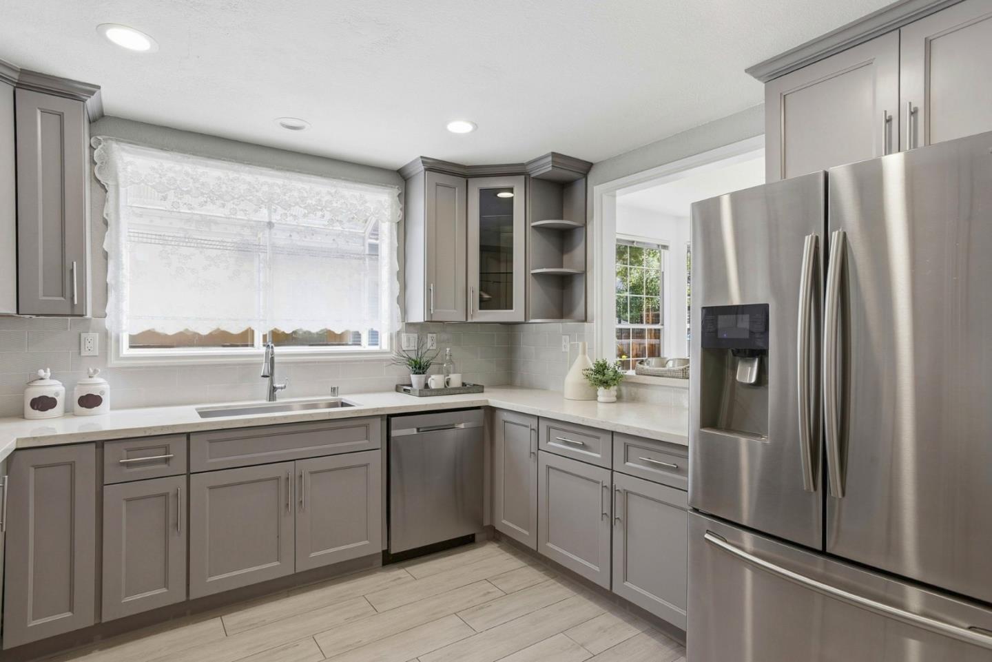 Detail Gallery Image 11 of 48 For 4173 El Camino Real #9,  Palo Alto,  CA 94306 - 2 Beds | 2/1 Baths