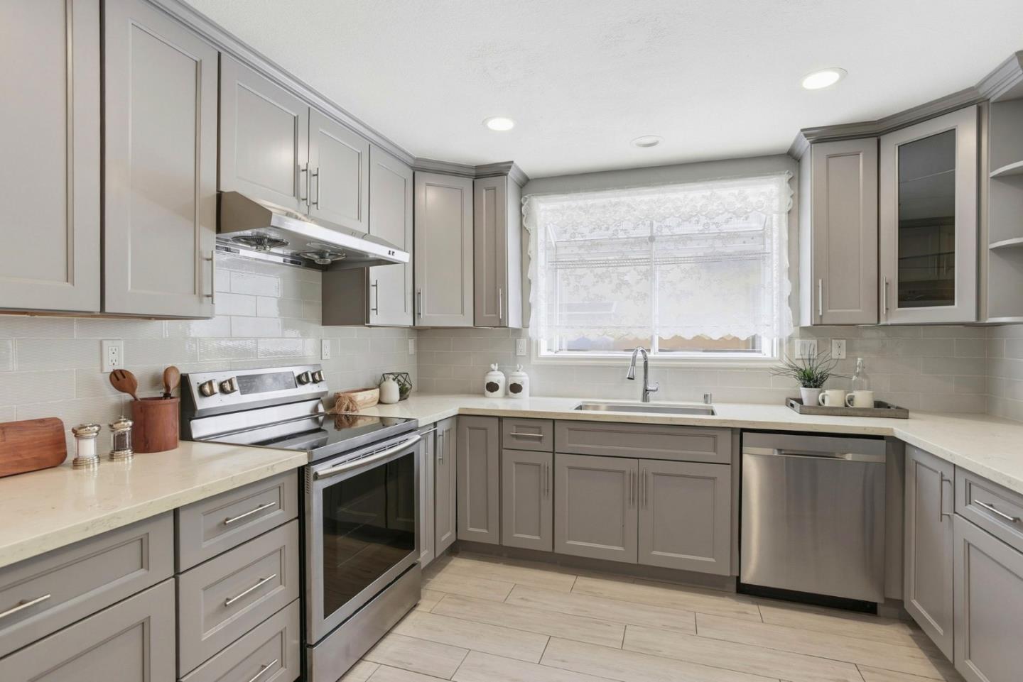 Detail Gallery Image 13 of 48 For 4173 El Camino Real #9,  Palo Alto,  CA 94306 - 2 Beds | 2/1 Baths