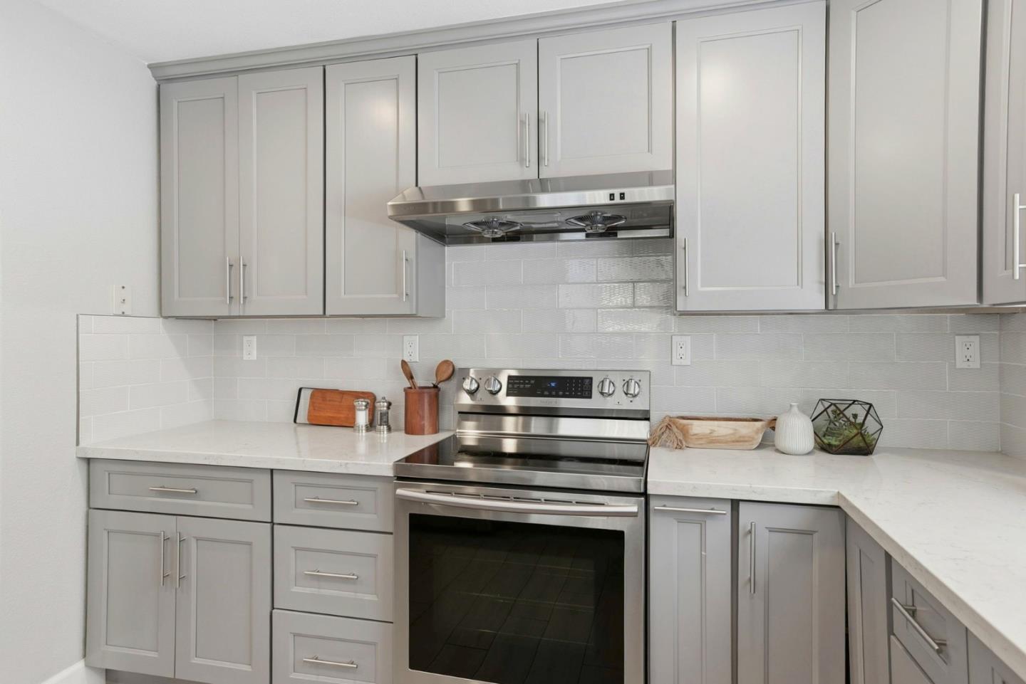 Detail Gallery Image 14 of 48 For 4173 El Camino Real #9,  Palo Alto,  CA 94306 - 2 Beds | 2/1 Baths