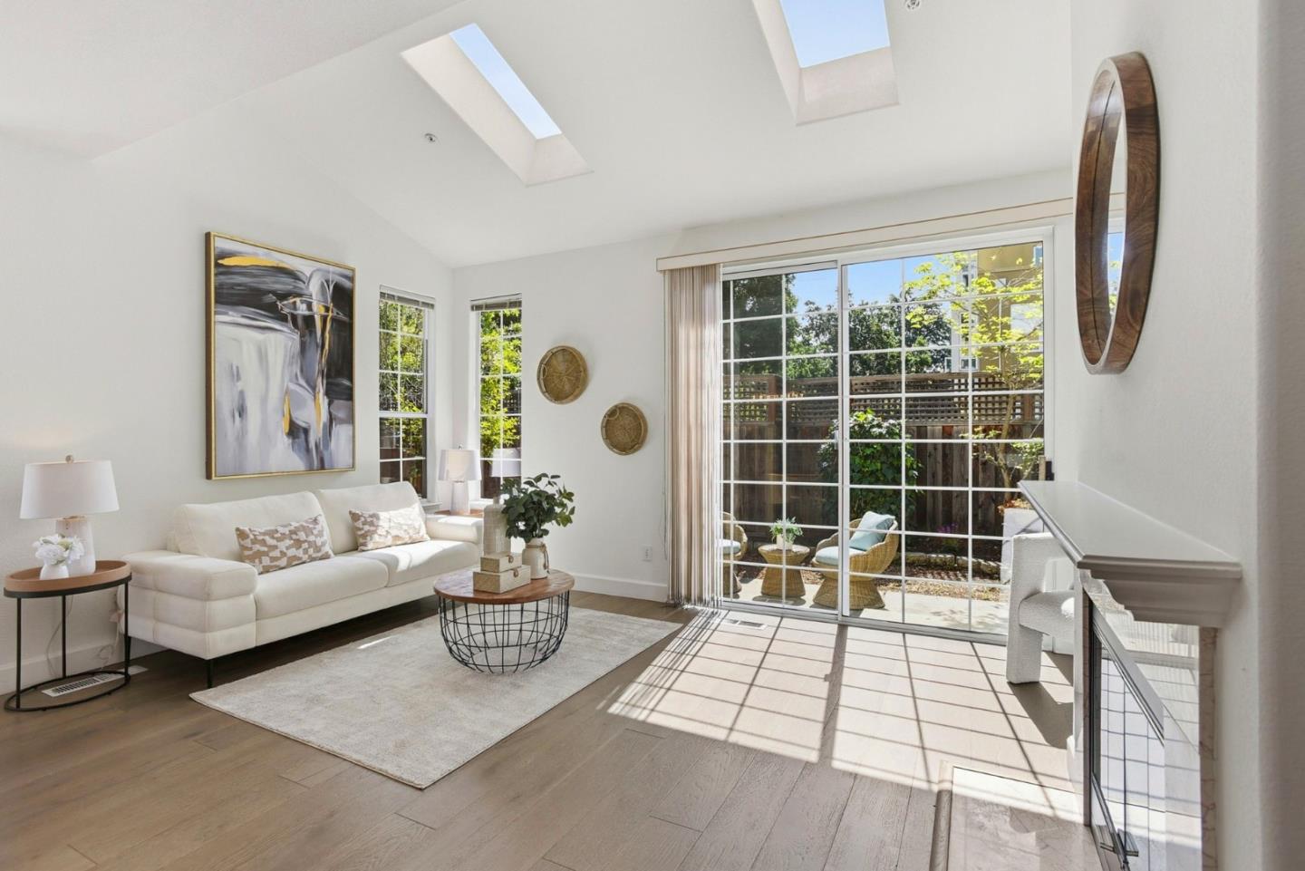 Detail Gallery Image 5 of 48 For 4173 El Camino Real #9,  Palo Alto,  CA 94306 - 2 Beds | 2/1 Baths